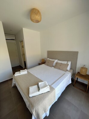 2 soverom, strykejern/-brett, reiseseng for barn og wi-fi (inkludert)