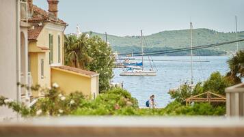 Standardzimmer, Meerblick | Minibar, Schreibtisch, schallisolierte Zimmer, Bügeleisen/Bügelbrett