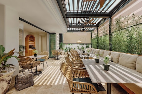 Restaurant. Casa Manor Boutique Hotel