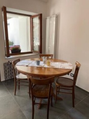 Dining - Apartment WANDA (Gardone Riviera)