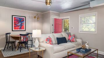 Smart TV, chimenea, estéreo