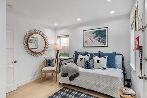 4 bedrooms, iron/ironing board, WiFi, bed sheets - Amazing location! Luxurious ocean view cottage (Manhattan Beach)