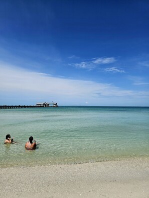 Beach nearby, sun-loungers, beach towels