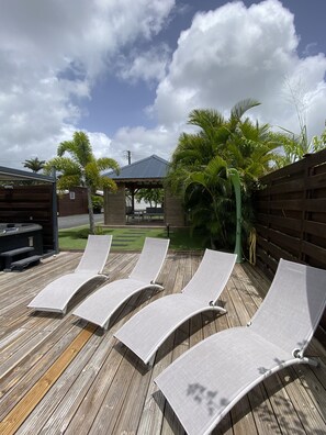 Terrace/patio - Villa Familiale Avec Piscine et Jacuzzi (Sainte-Anne)