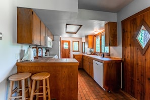 Kitchen/Breakfast Nook