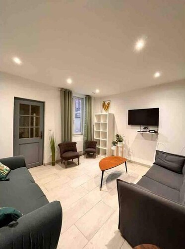 Grande Maison Avec Court -proche Lille - a Cote mc Arthur Glen- Magasin Usine