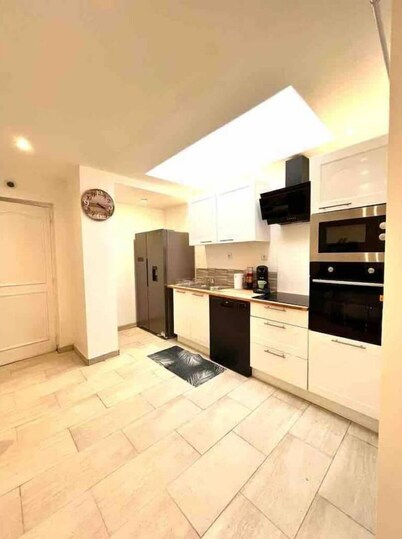 Grande Maison Avec Court -proche Lille - a Cote mc Arthur Glen- Magasin Usine