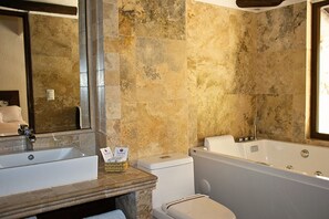 Superior Room | Bathroom