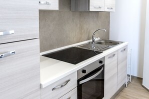 Fridge, oven - P011 - Porto Recanati, new studio facing the sea (Porto Recanati)