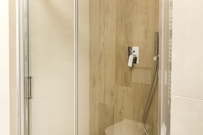 Dusche, Bidet, Handtücher