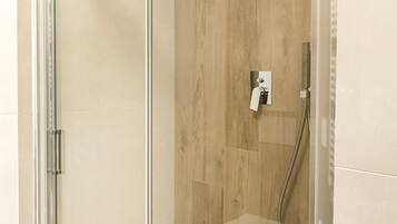 Shower, bidet, towels