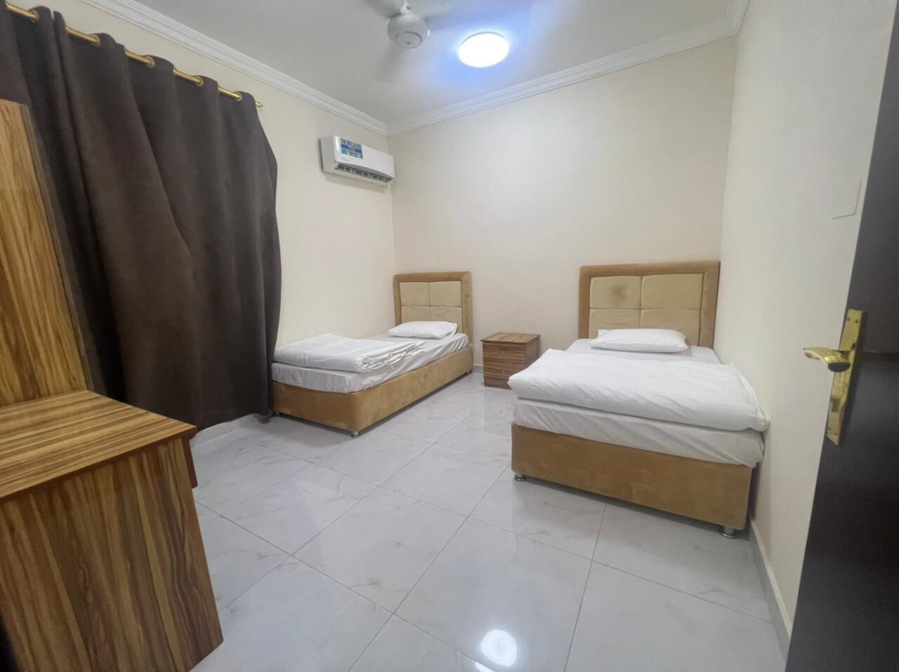 Select Comfort beds, free WiFi, bed sheets