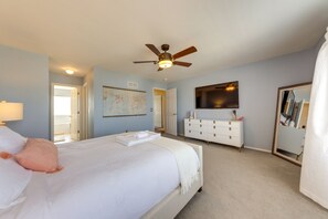 4 bedrooms, iron/ironing board, internet, bed sheets