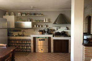 Frigorífic, forn, placa de cuina i rentaplats 