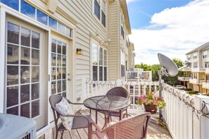 Outdoor dining - Enjoy a cozy experience MINS from DC/DMV area!!!
 (Alexandria)