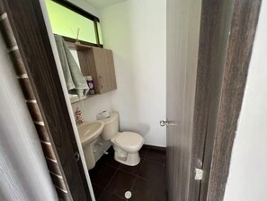 Bathroom - Lovely 1-bedroom apartment in Medellin Piso 3B
 (Barranquilla)