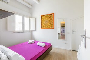 1 habitación, tabla de planchar con plancha, internet y ropa de cama 