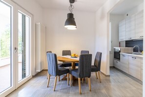 Dining - GuestHost - Charming villa of 105 sqm located on two levels, can accommodate up to 5 people. The property is located in Quercianella, surrounded by the green pine forest and the scents of the Mediterranean maquis. Just 800 meters from the sea!The propert (Quercianella)