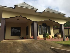 المنشأة من الخارج