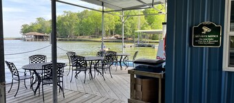 2Br Getaway-  2 Min. Walk to Lake Livingston and Marina
