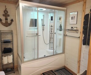 Bathtub - Haywire Haus, Pictured Rocks, Hot Tub, ORV Trail (Shingleton)
