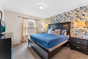 6 bedrooms, desk, iron/ironing board, travel crib - Near Disney! Theater Room! Game Room! Pool/Spa! (Kissimmee)