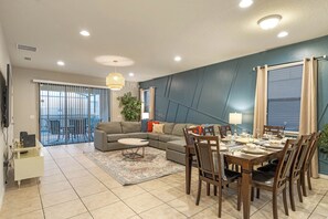 Smart TV, video games, foosball - Near Disney! Theater Room! Game Room! Pool/Spa! (Kissimmee)