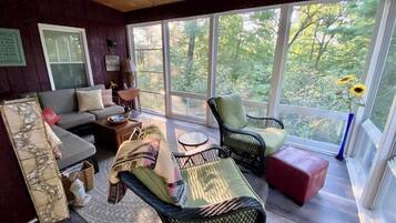 Smart TV, fireplace, DVD player, books