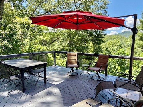 Ultimate Escape, Henderson Private Mountain Retreat, WiFi, Hot Tub, Scenic Views
