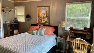 2 bedrooms, desk, iron/ironing board, free WiFi