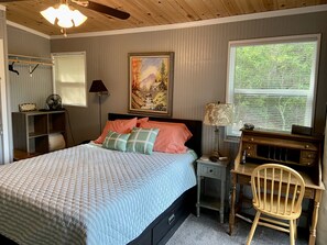 2 bedrooms, desk, iron/ironing board, free WiFi