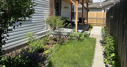 NEW! Cozy cottage walking distance to the Yellowstone River