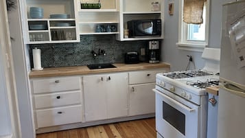 Micro-ondes, four, plaque de cuisson