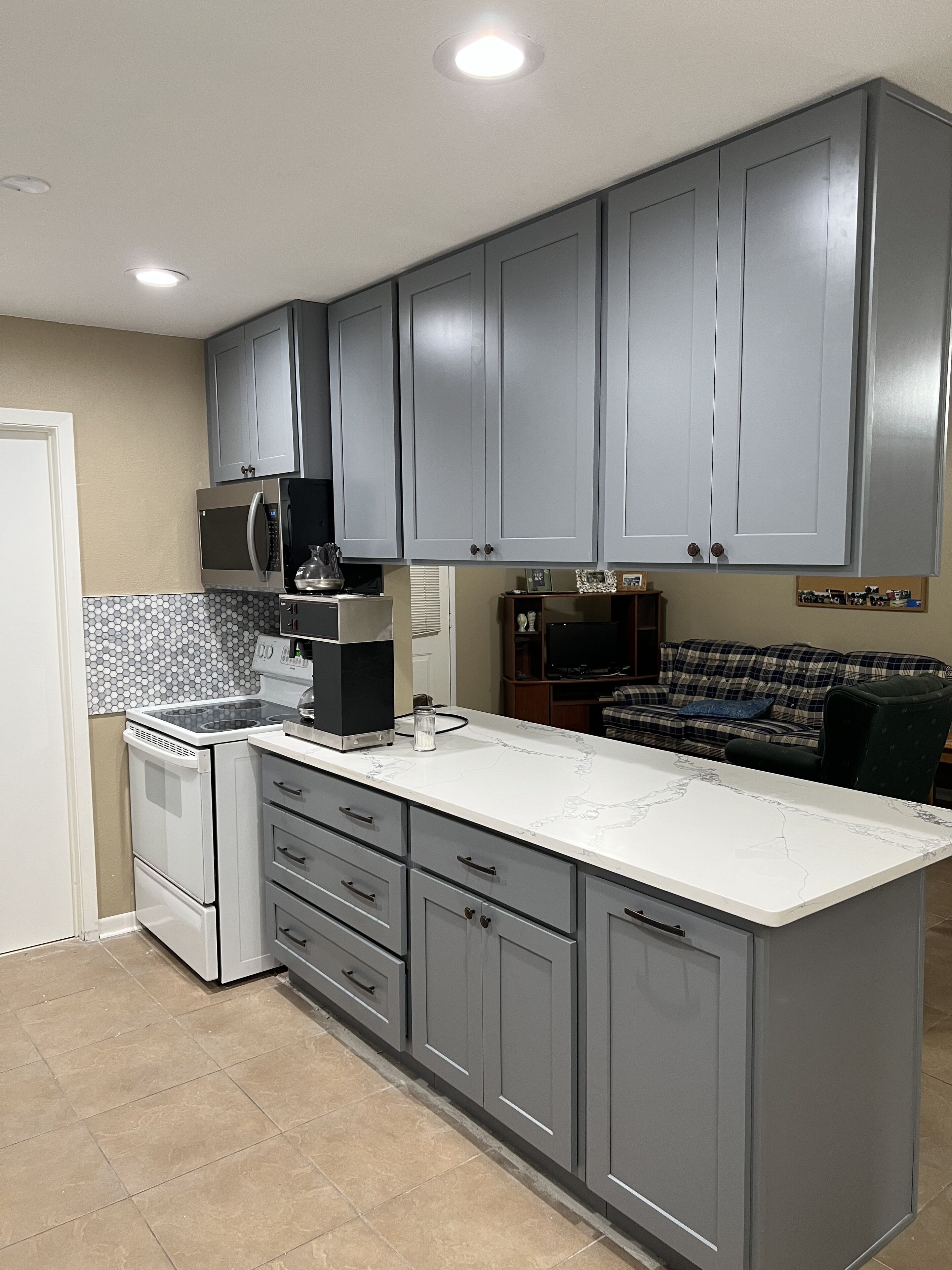 Réfrigérateur, micro-ondes, four, plaque de cuisson