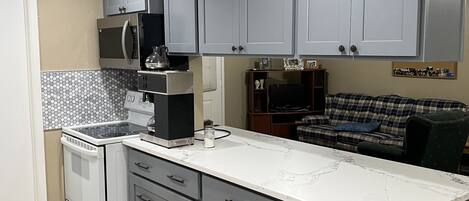 Refrigerador, microondas, horno, placa de cocina