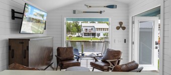 River's Edge Retreat-3/3.5, sleeps 9, waterfront with dock! Newly Remodeled!