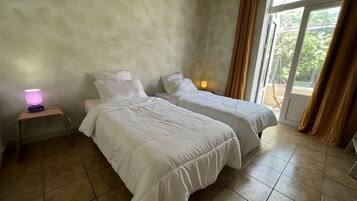 3 slaapkamers, een strijkplank/strijkijzer, gratis wifi