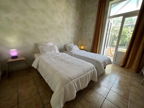 3 habitaciones, tabla de planchar con plancha y wifi gratis