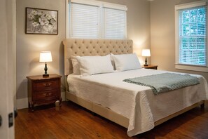4 Schlafzimmer, Schreibtisch, Bügeleisen/Bügelbrett, kostenloses WLAN