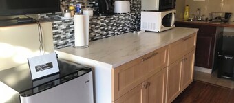 Private 2 Bedroom guests suite with separate entrance in Northwest+Nature views