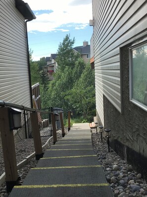 Property grounds - Private 2 Bedroom guests suite with separate entrance in Northwest+Nature views (Calgary)