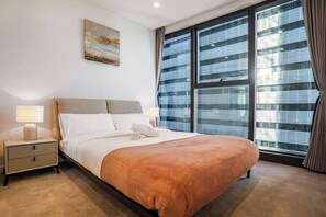 1 bedroom, iron/ironing board, WiFi, bed sheets - CASSA ONE - Riverside Serenity w/ Media Room (Brisbane)