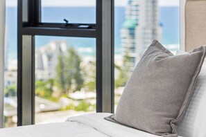 2 bedrooms, iron/ironing board, WiFi, bed sheets - CASSA ENCORE (Broadbeach)