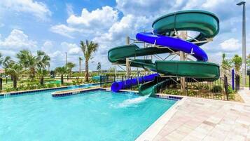 Een verwarmd zwembad