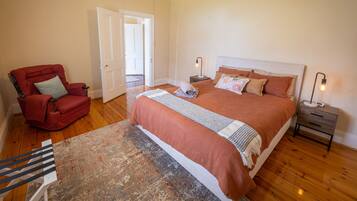 5 bedrooms, bed sheets