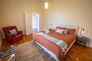 5 bedrooms, bed sheets