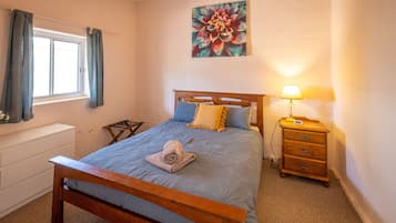 5 bedrooms, bed sheets