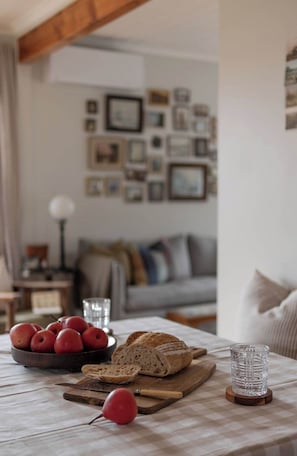 Living area - The Daughter's Anchorage - Lyttelton
 (Lyttelton)