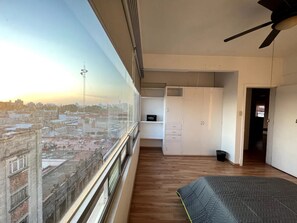 3 habitaciones, escritorio, tabla de planchar con plancha y wifi 