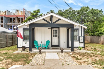 Seahorse Cottage Pet Friendly, walking distance to beach